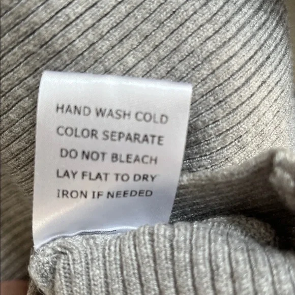 Gilli Long Sleeve Mock Neck Ribbed Knit Top Sweater Heather Grey size small - Picture 7 of 15